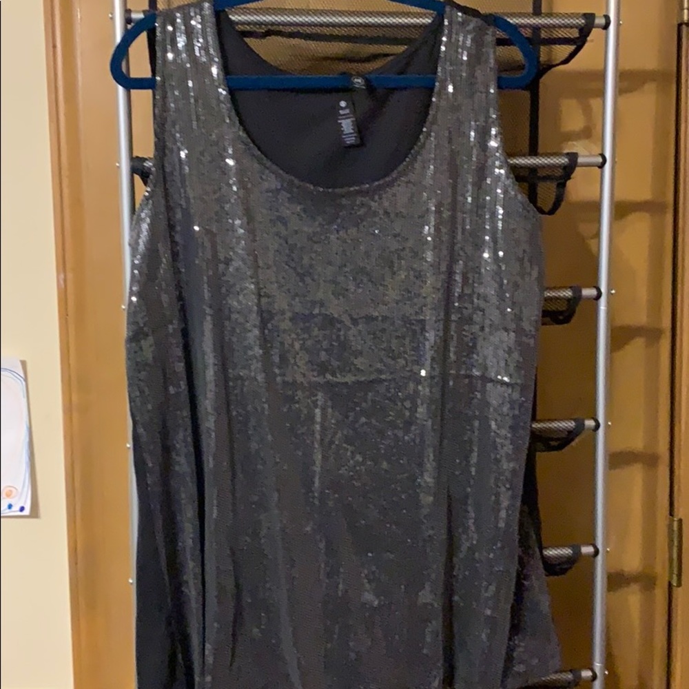 Agnes and Dora 2xl sequin black tank
